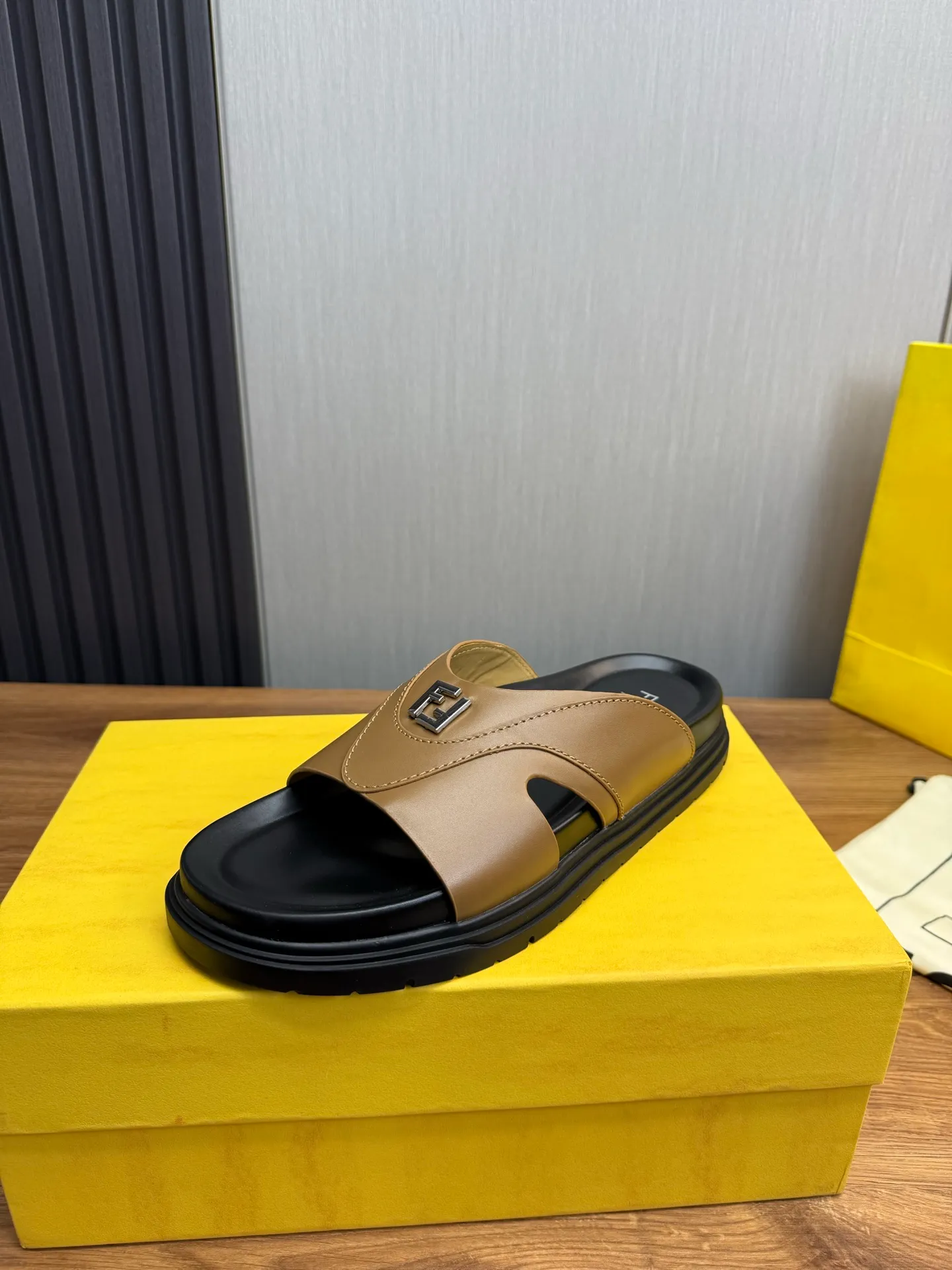 Men's shoes 💰400💰 Fendi men's slippers, made one to one on the FENDI official website, sizes 38-45 45 46 🉑️Customized!